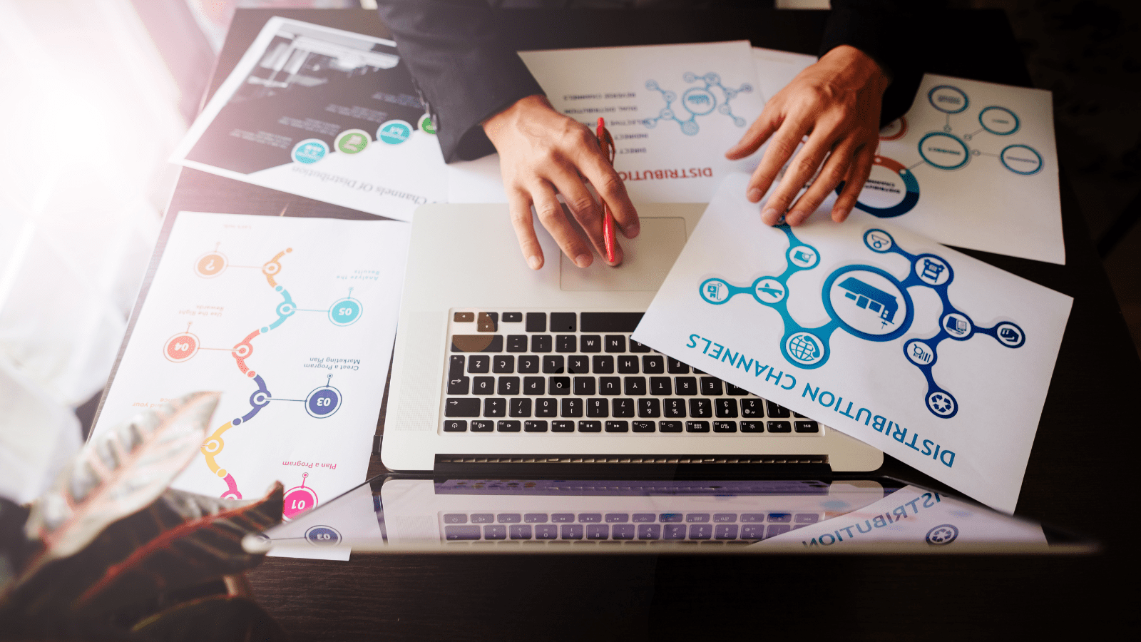 Un traductor abordando las diferencias culturales en materiales de marketing