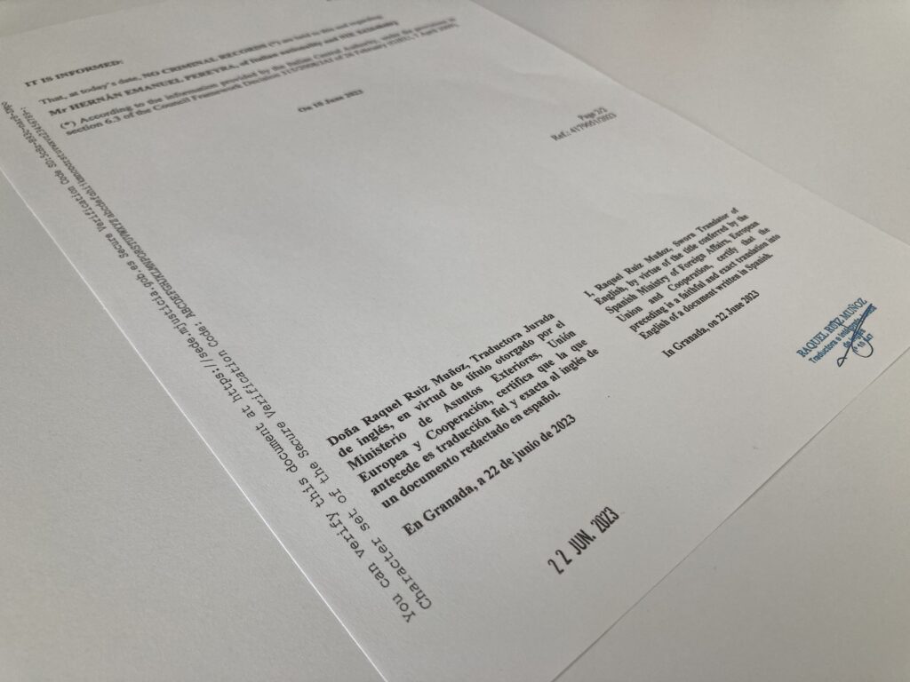 Una traducción jurada firmada.
