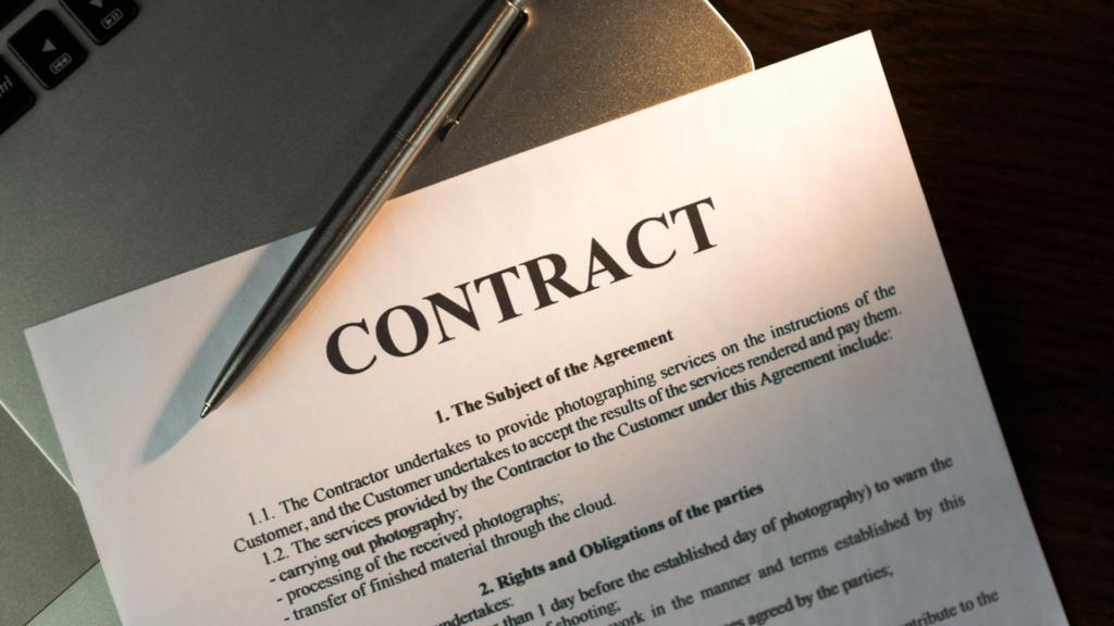 Traducción de un contrato con cláusulas de governing law vs jurisdiction
